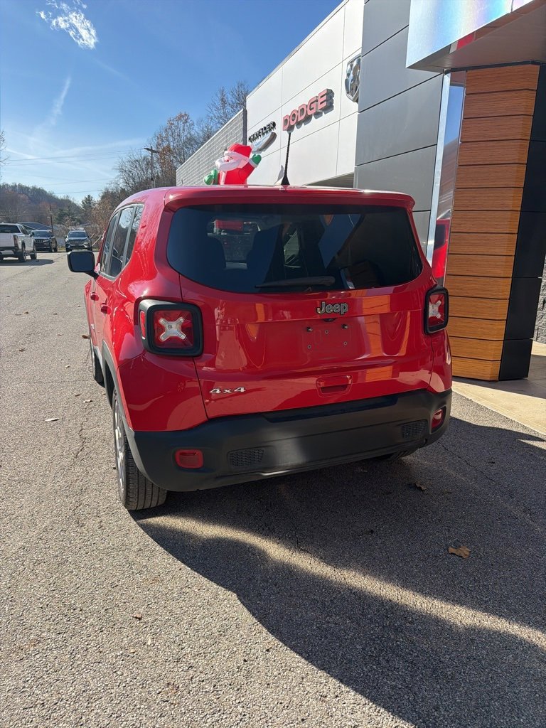 Used 2023 Jeep Renegade Latitude image 2