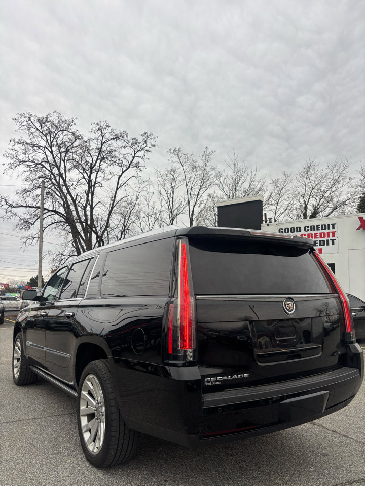 Used 2015 Cadillac Escalade ESV Premium image 3