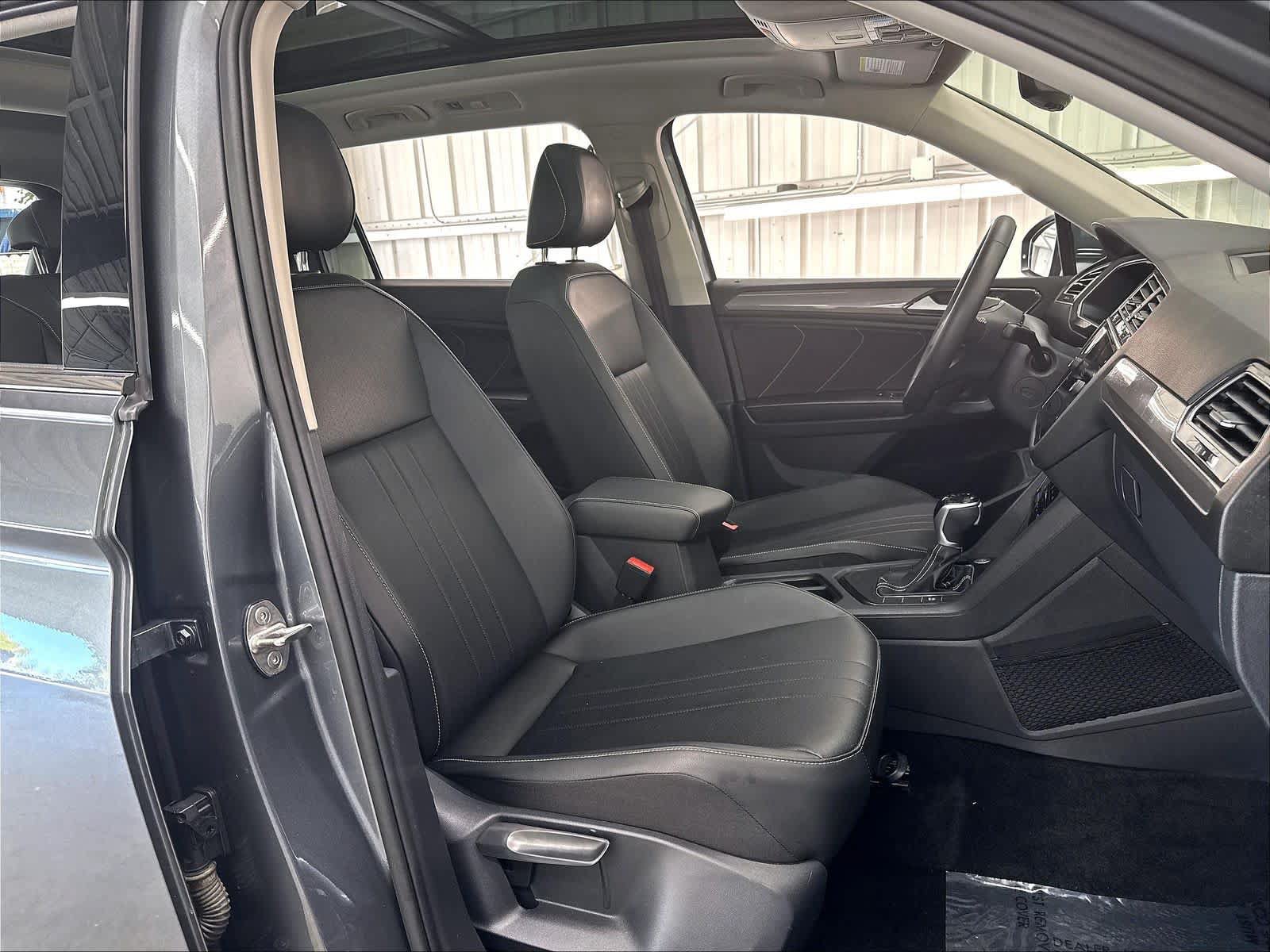 Used 2023 Volkswagen Tiguan SE FWD image 32