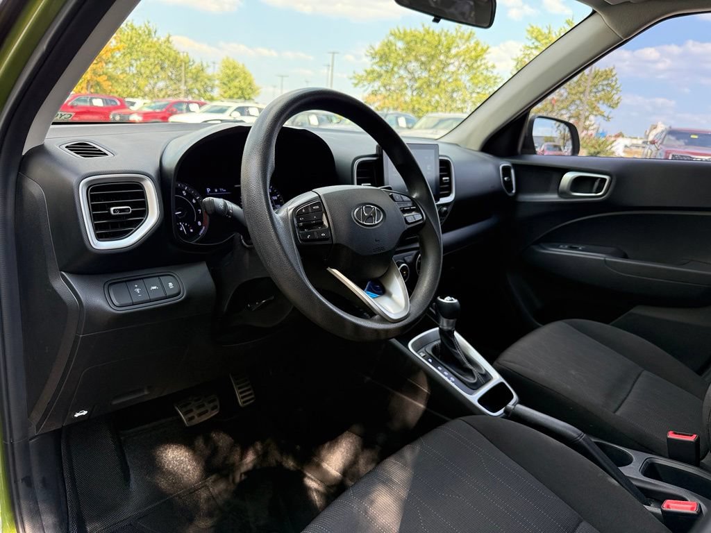 Used 2020 Hyundai Venue SE FWD image 9