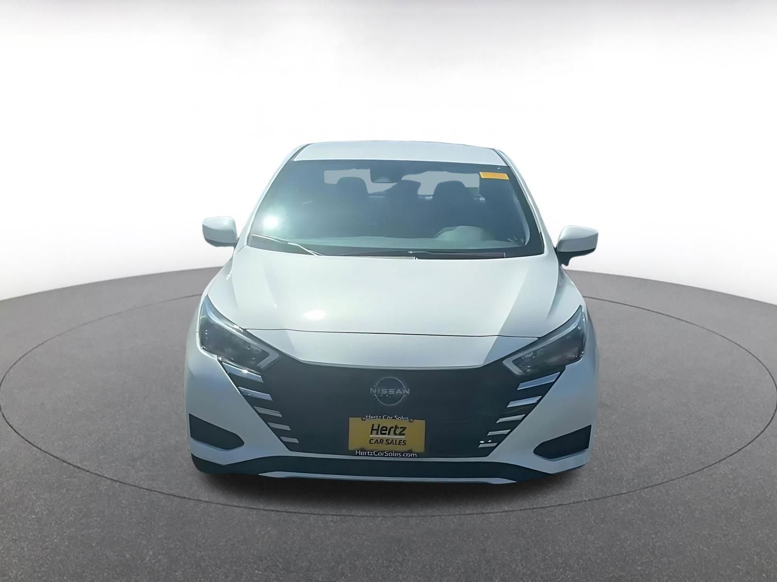 Used 2025 Nissan Versa SV image 4