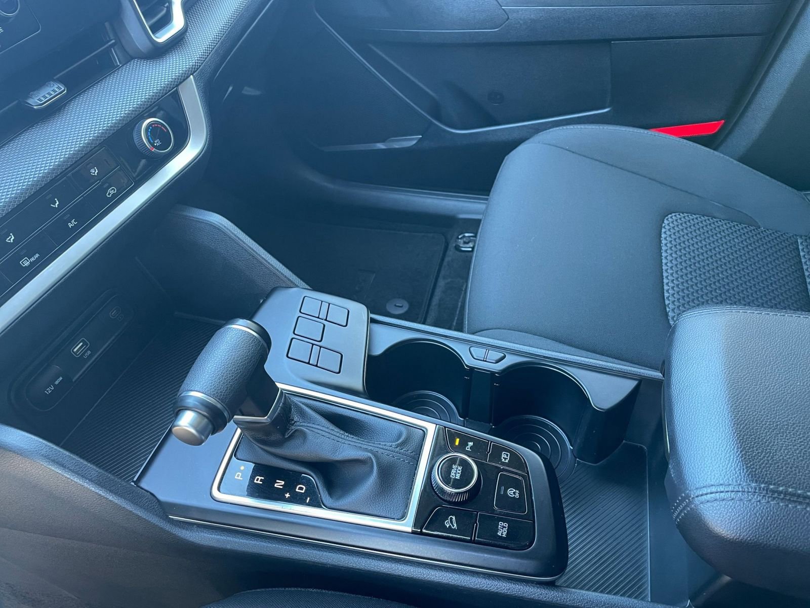 Used 2025 Kia Sportage LX image 39