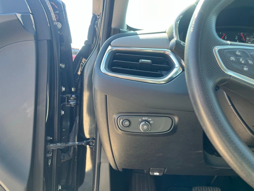 Used 2020 Chevrolet Equinox LS image 22