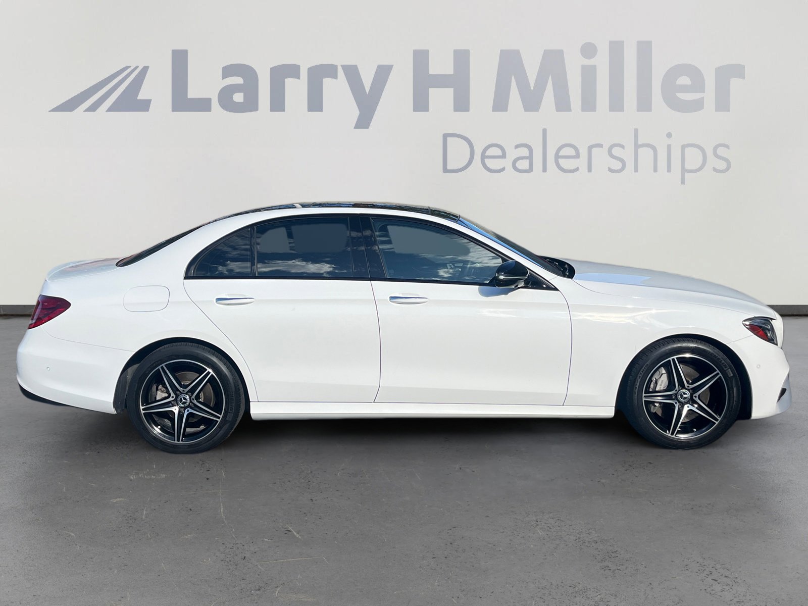 Used 2018 Mercedes-Benz E 300 4MATIC image 6
