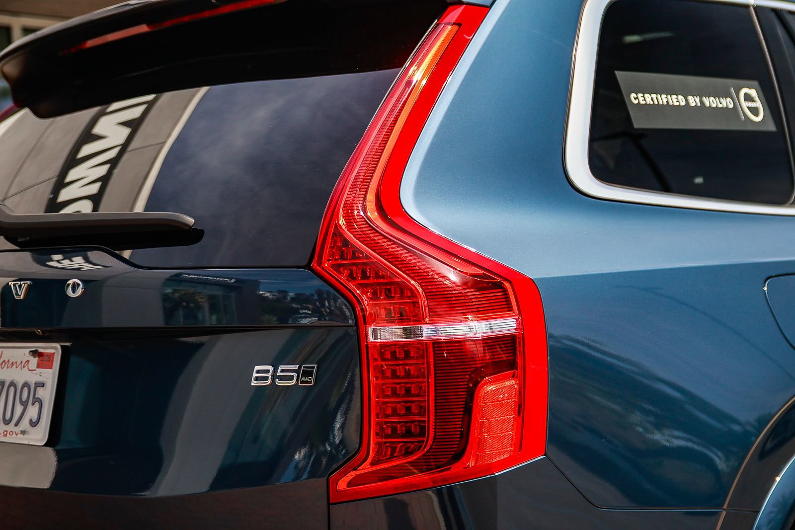 Used 2023 Volvo XC90 B5 Core image 9