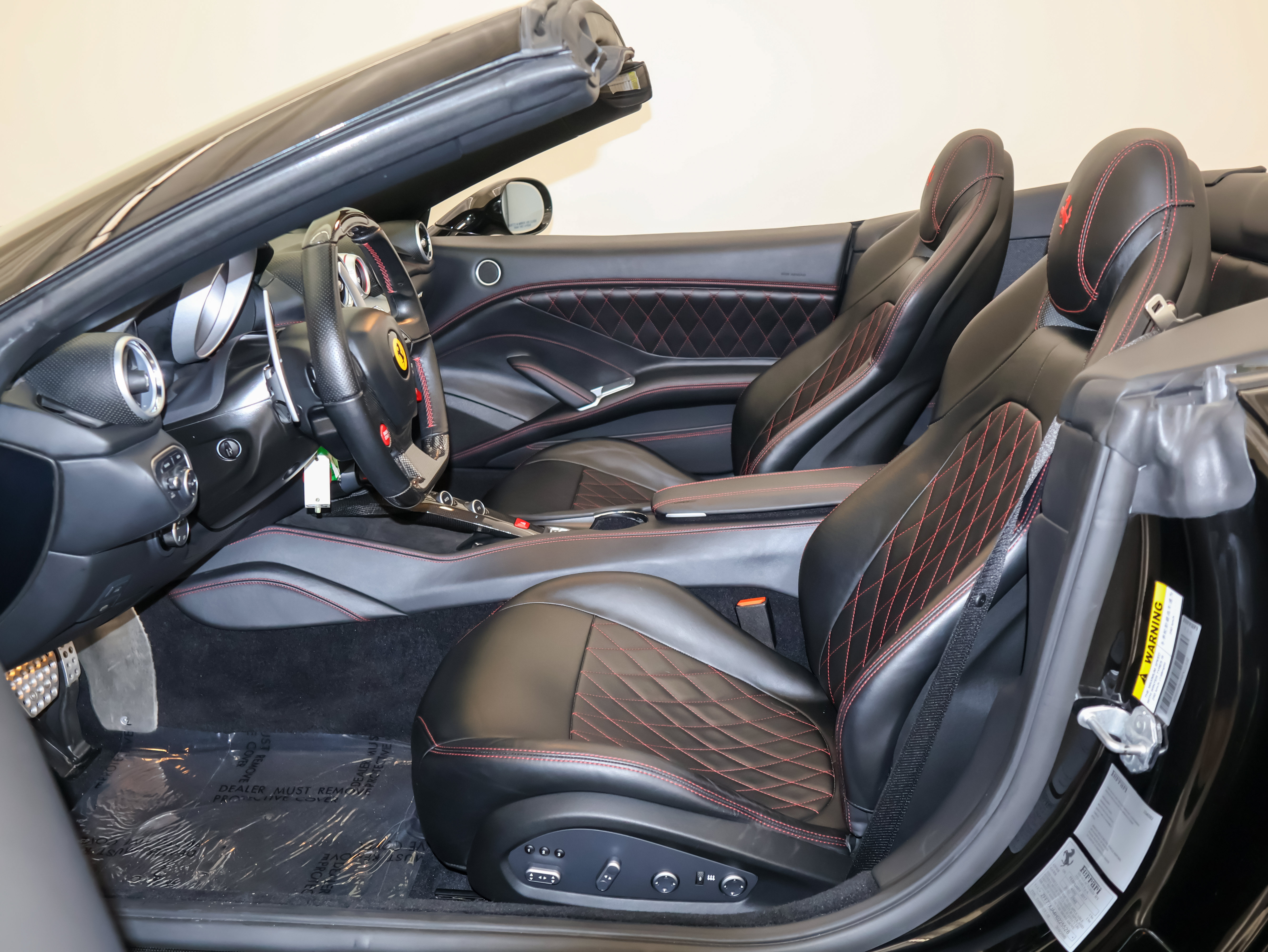 Used 2017 Ferrari California T RWD image 13
