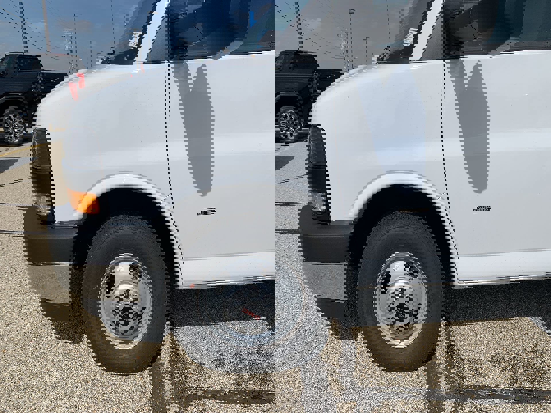 New 2025 GMC Savana 3500 Extended w/ Power Convenience Package image 33