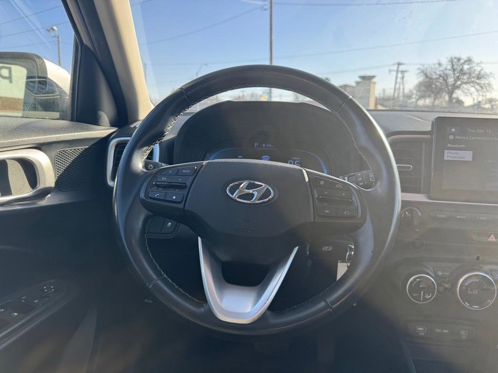 Used 2023 Hyundai Venue SEL image 18