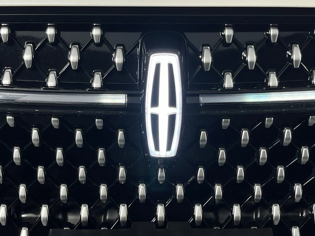 Used 2024 Lincoln Nautilus Reserve AWD/4WD image 12