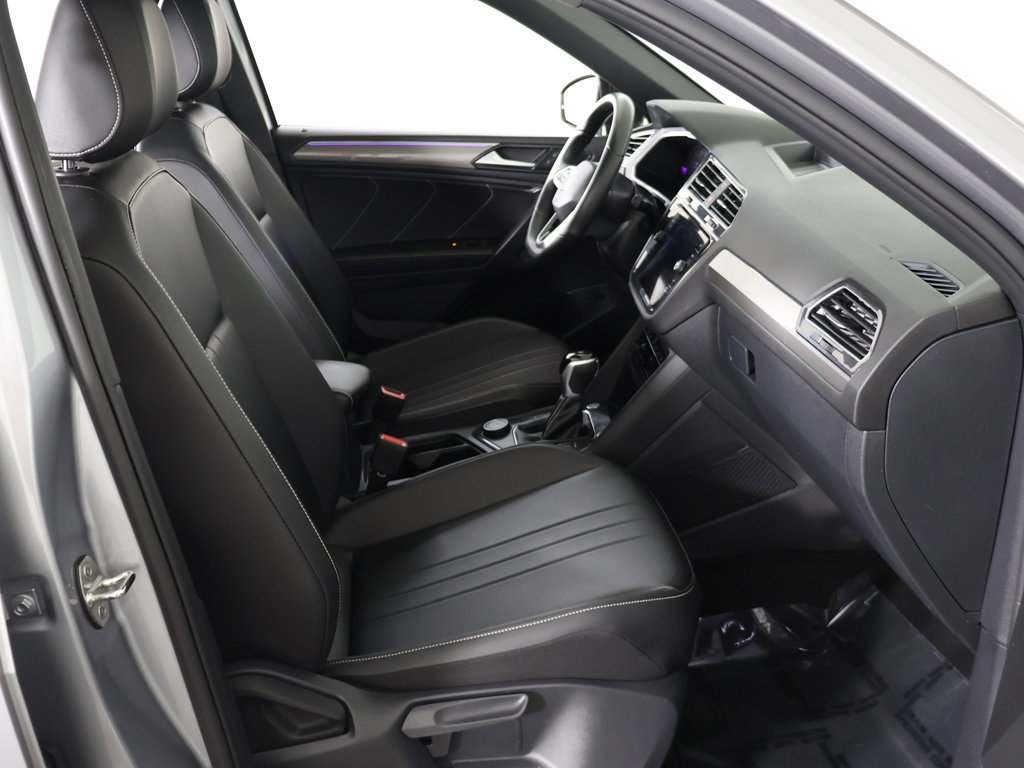 Used 2024 Volkswagen Tiguan SE R-Line AWD/4WD image 32