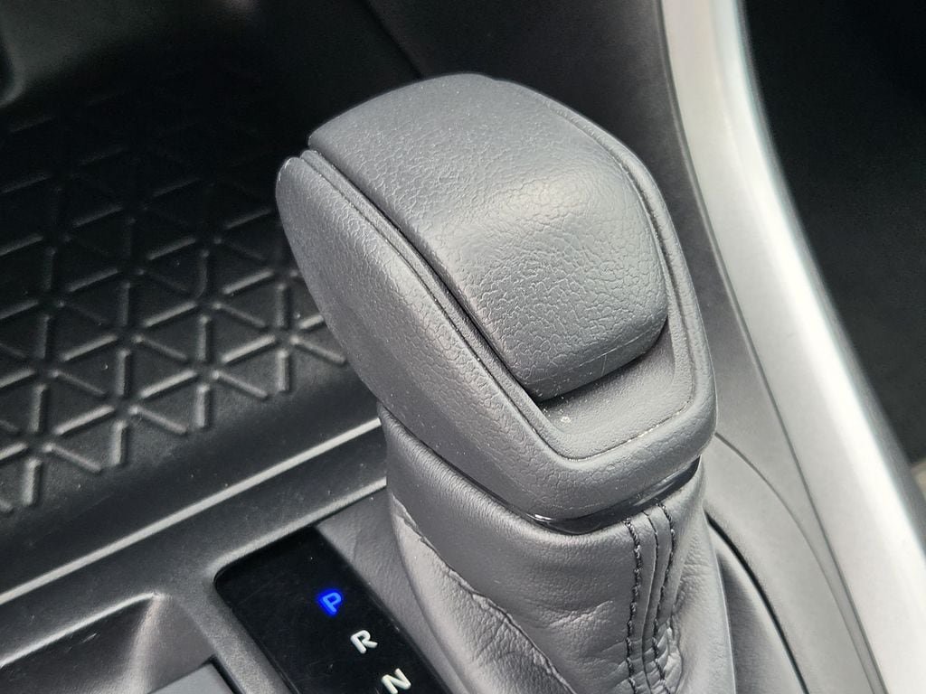 Used 2025 Toyota RAV4 LE FWD image 17