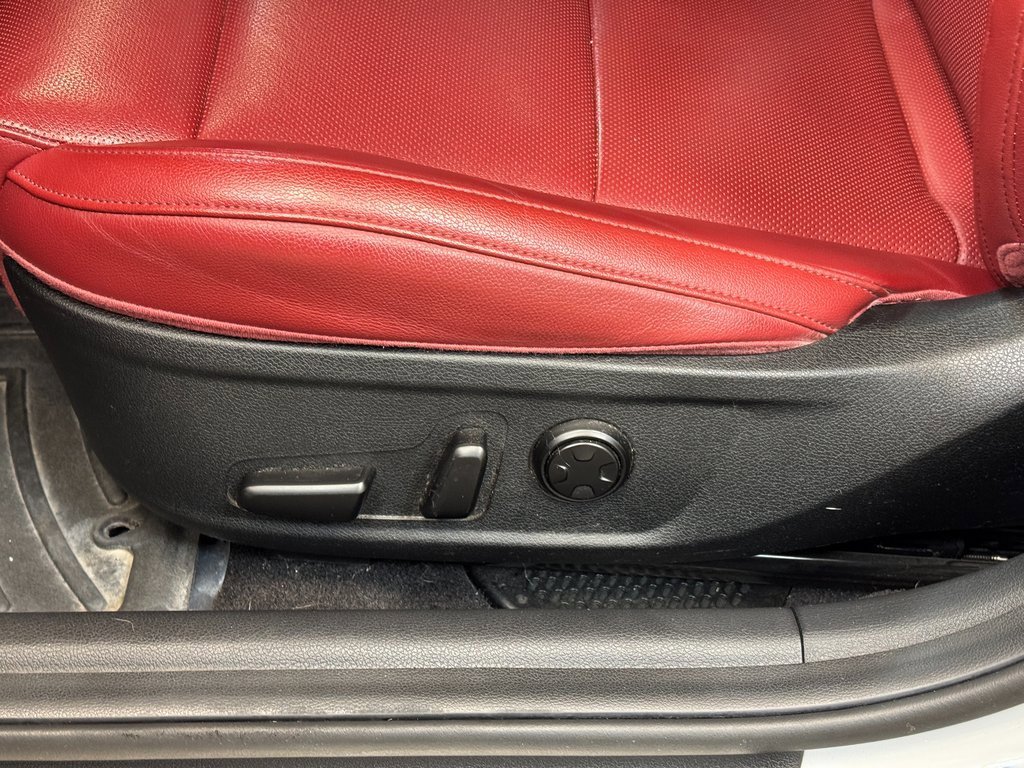 Used 2022 Kia Stinger GT1 w/ Red Interior Color Package image 10