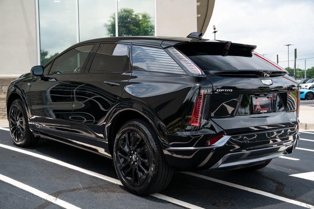 Used 2025 Cadillac Optiq Sport 1 w/ LPO, ONYX Package AWD/4WD image 17