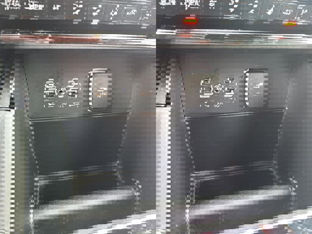 Used 2024 Jeep Grand Cherokee Laredo X image 17