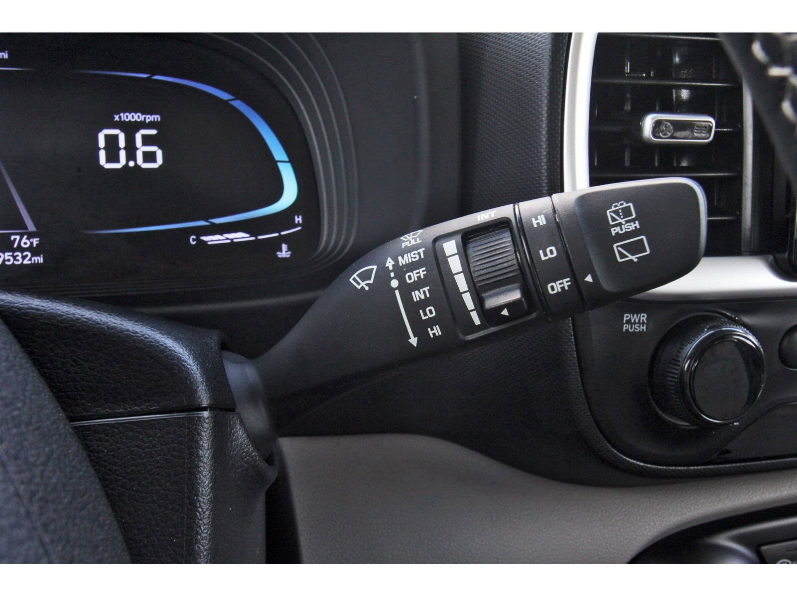 Used 2023 Hyundai Venue SEL FWD image 21