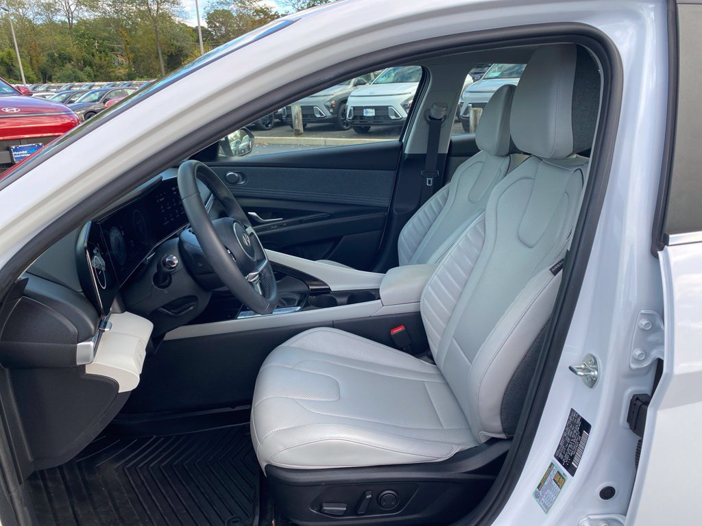 Certified 2024 Hyundai Elantra Limited FWD image 13