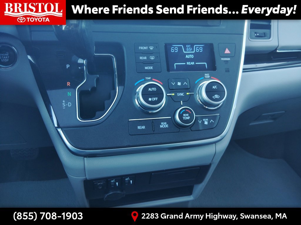 Used 2015 Toyota Sienna XLE FWD image 22