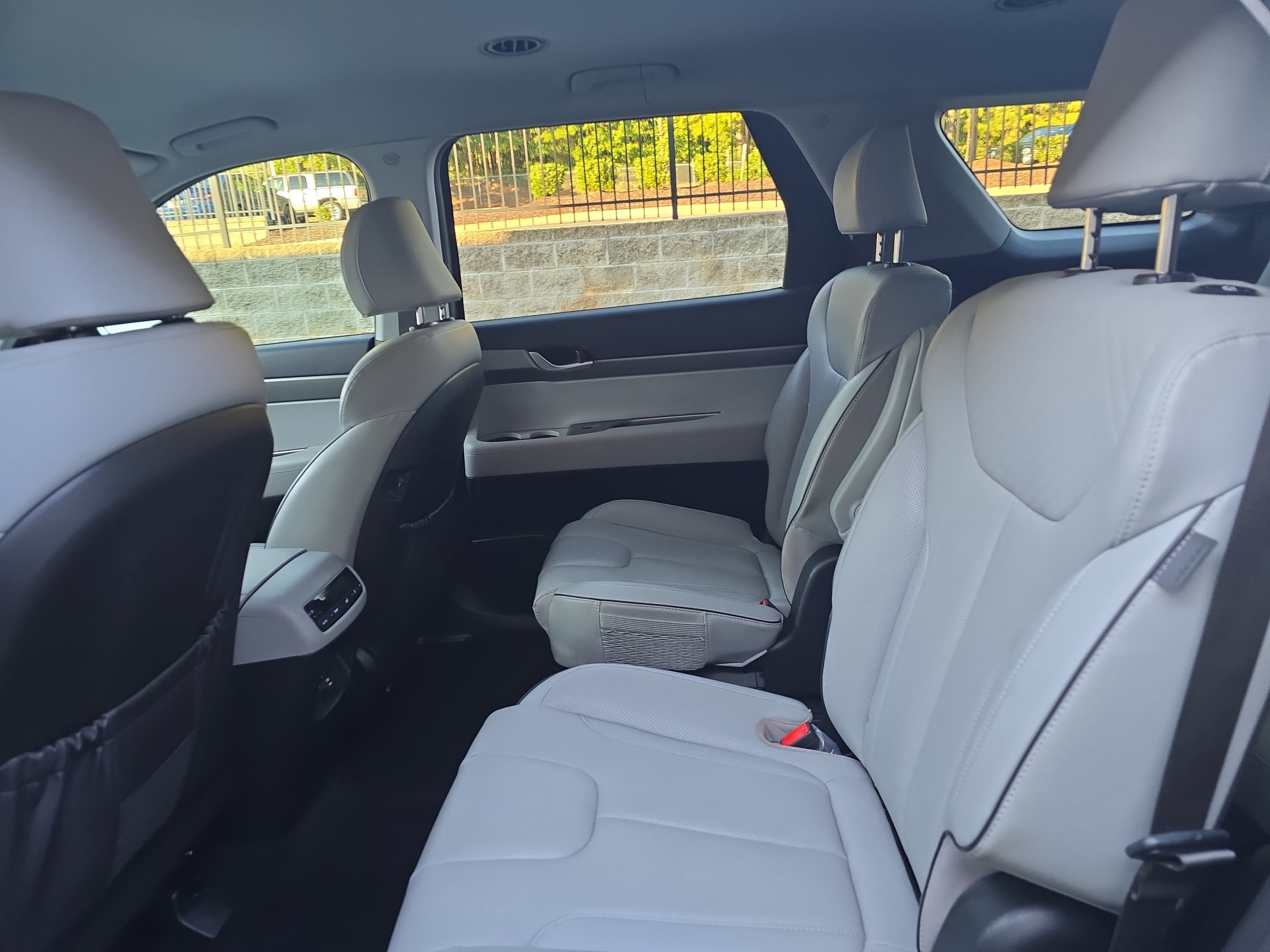 Used 2024 Hyundai Palisade SEL FWD image 15