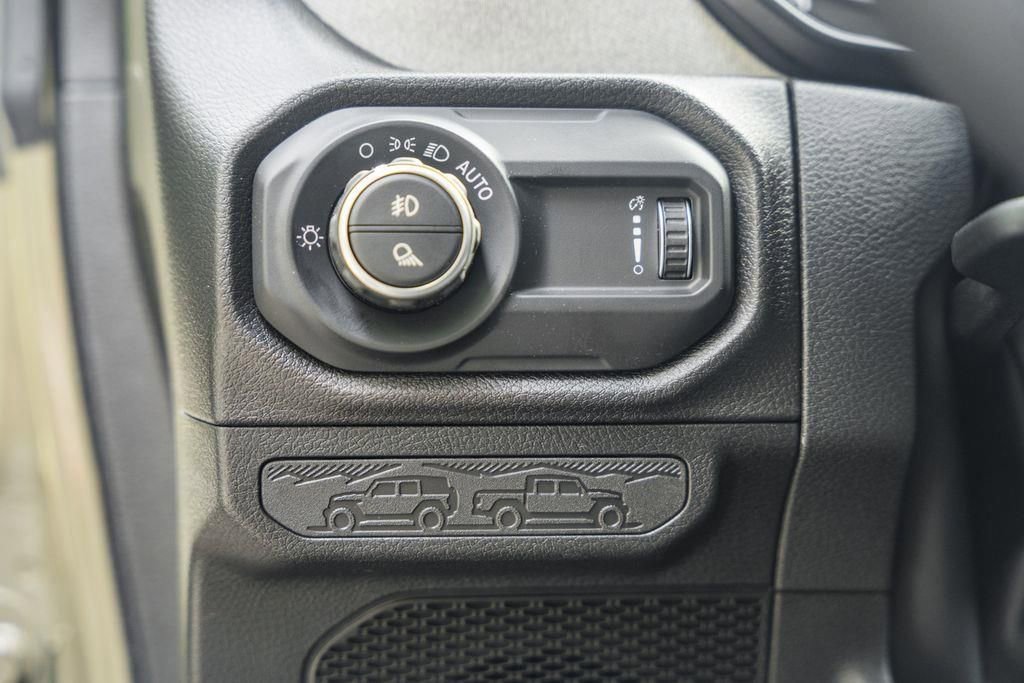 New 2025 Jeep Gladiator Sport AWD/4WD image 39