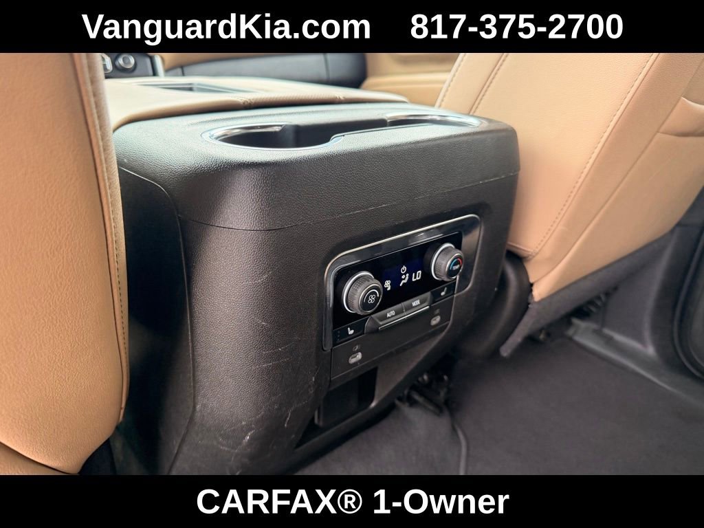 Used 2024 Chevrolet Suburban Premier image 23