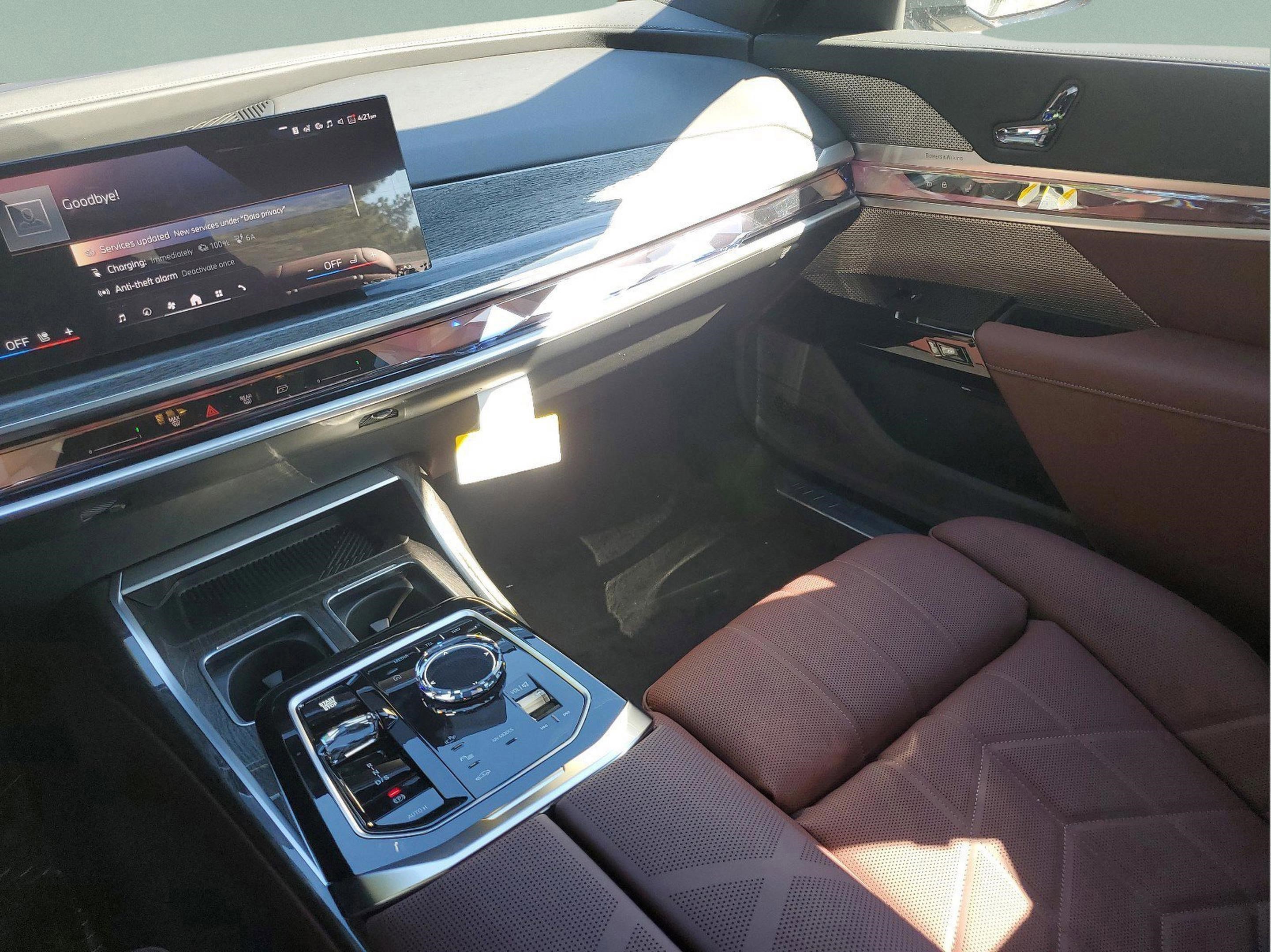 Used 2025 BMW 750e xDrive 750e xDrive image 15