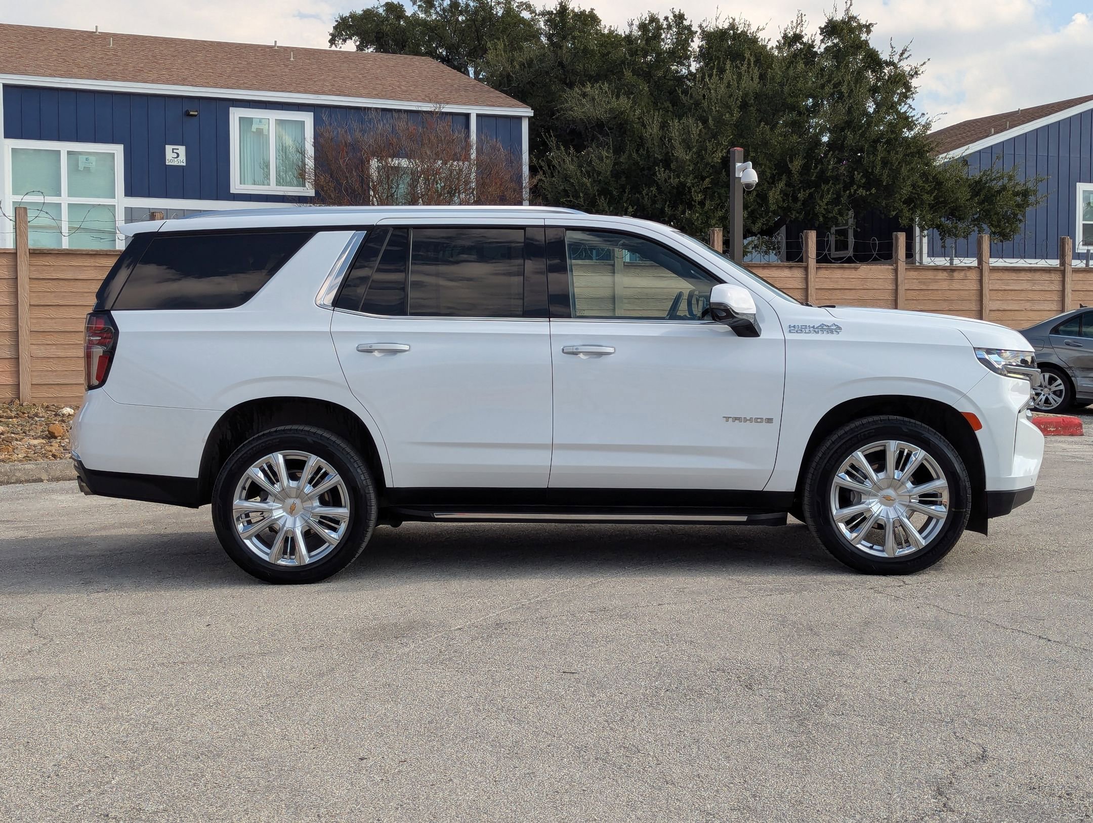 Used 2022 Chevrolet Tahoe High Country image 3