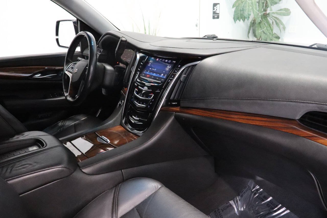 Used 2015 Cadillac Escalade Premium AWD/4WD image 9