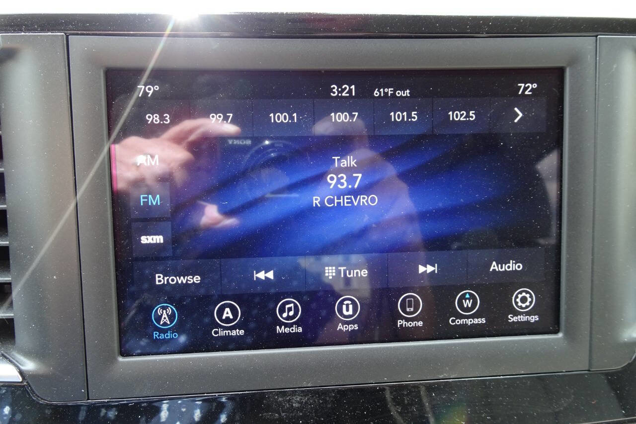 Used 2018 Chrysler Pacifica Touring Plus FWD image 26