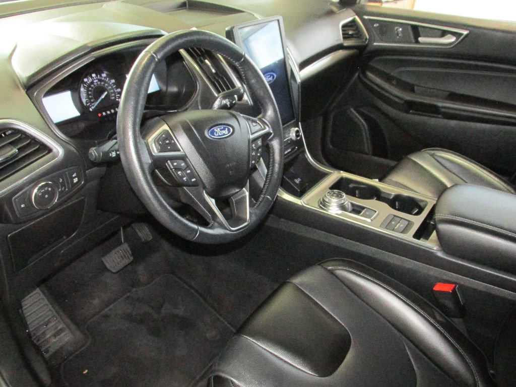 Used 2022 Ford Edge Titanium image 5