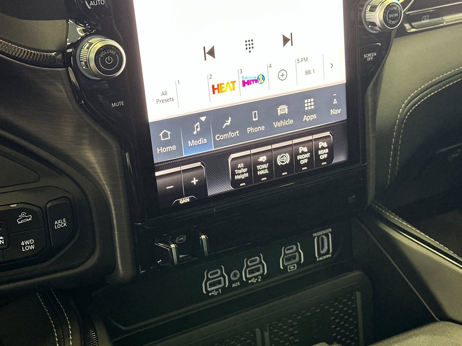 New 2025 RAM 2500 Rebel w/ Rebel Level 2 Equipment Group image 18