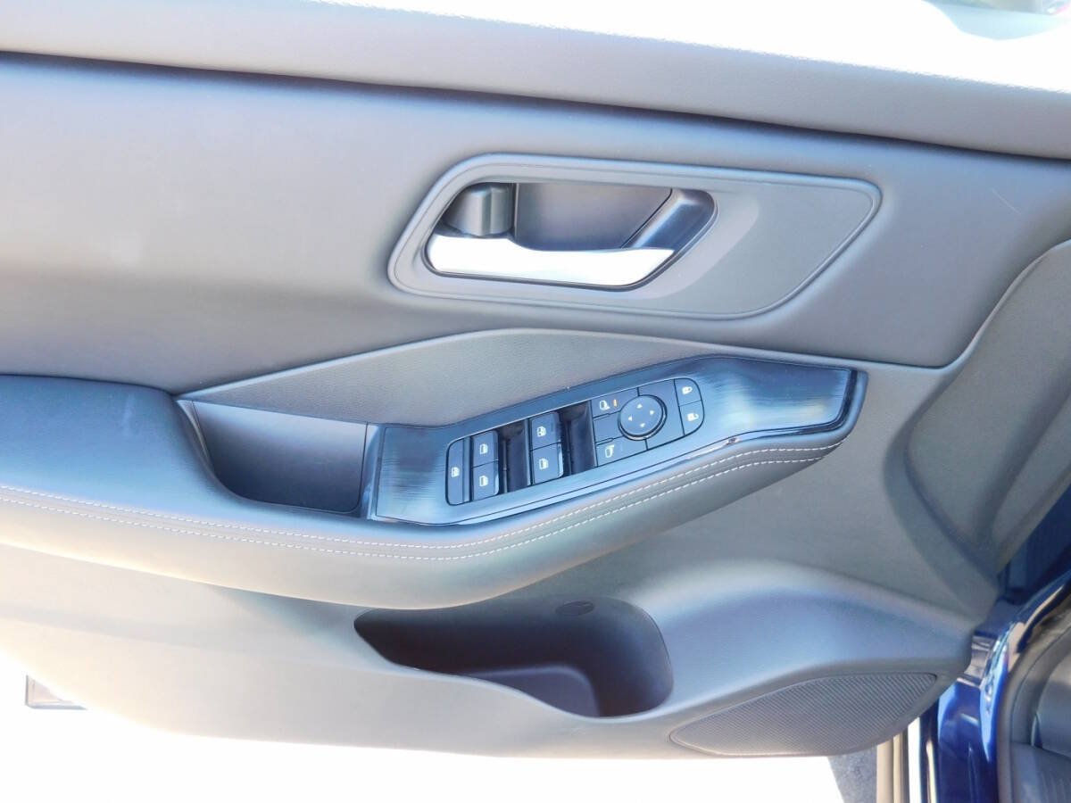 Used 2025 Nissan Rogue SV FWD image 19