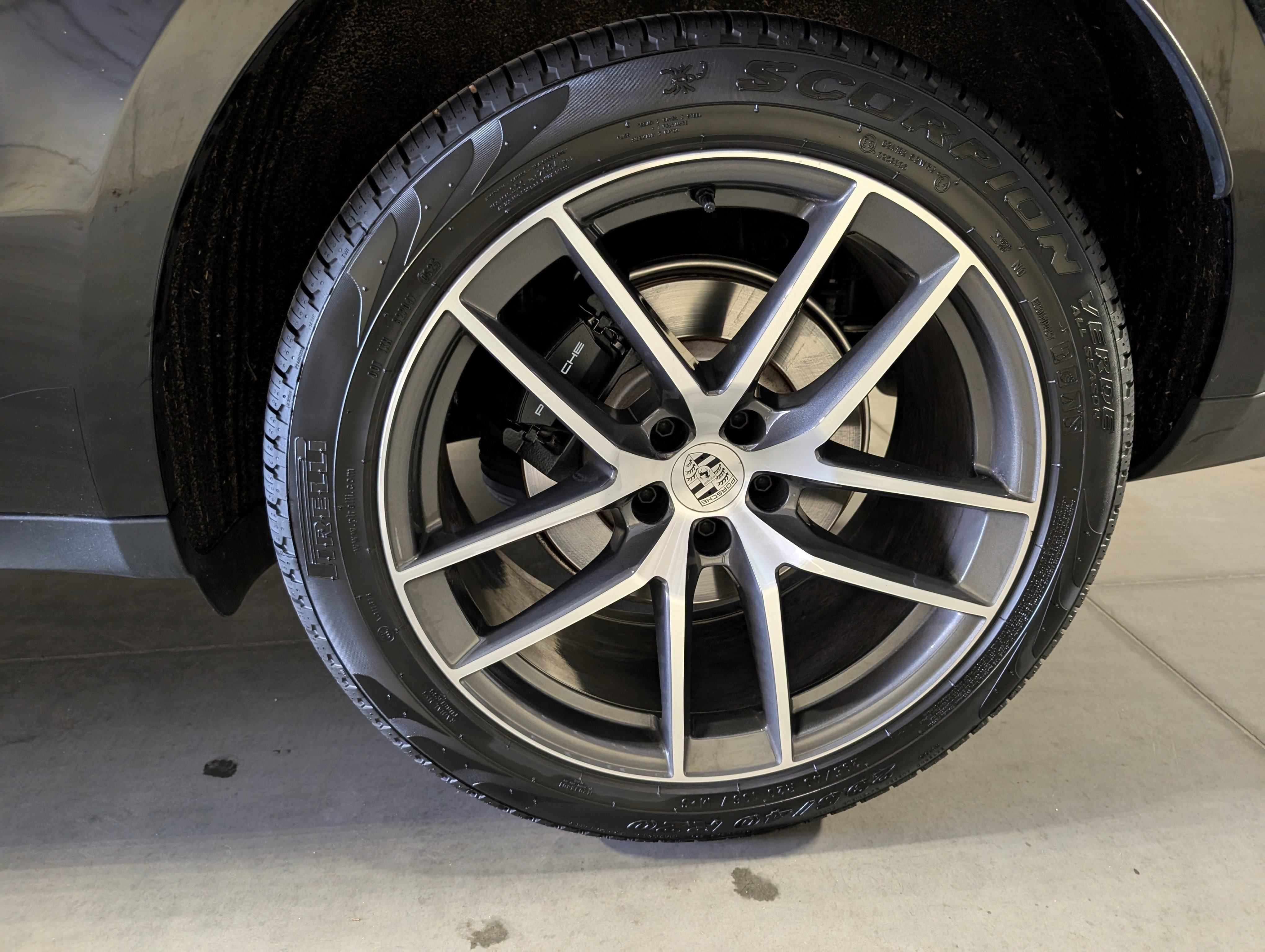 Certified 2025 Porsche Macan image 13