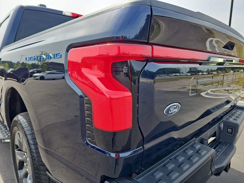 Used 2023 Ford F150 Lightning Lariat AWD/4WD image 37