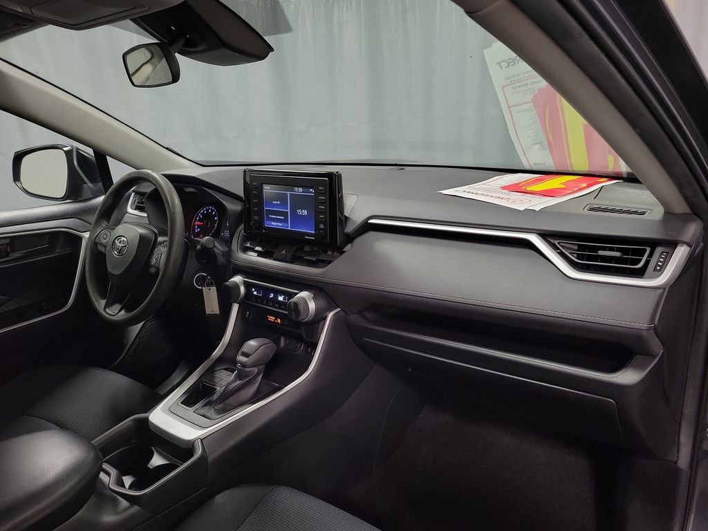 Used 2021 Toyota RAV4 LE image 25