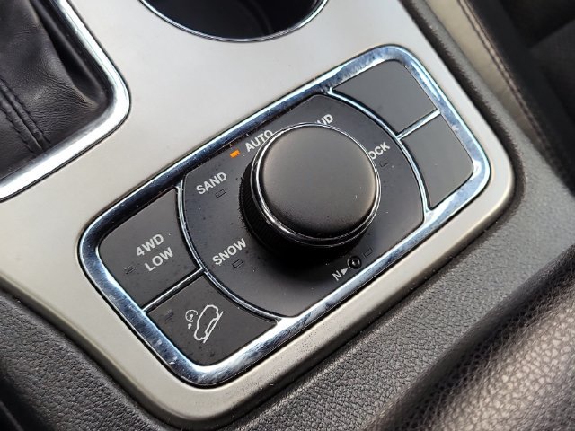 Used 2020 Jeep Grand Cherokee Laredo w/ Quick Order Package 2BN North AWD/4WD image 29