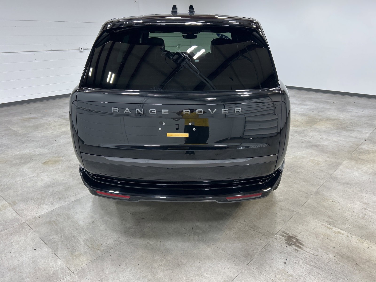 Used 2025 Land Rover Range Rover SE image 4