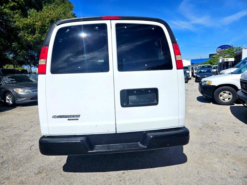 Used 2008 Chevrolet Express 1500 Passenger image 6