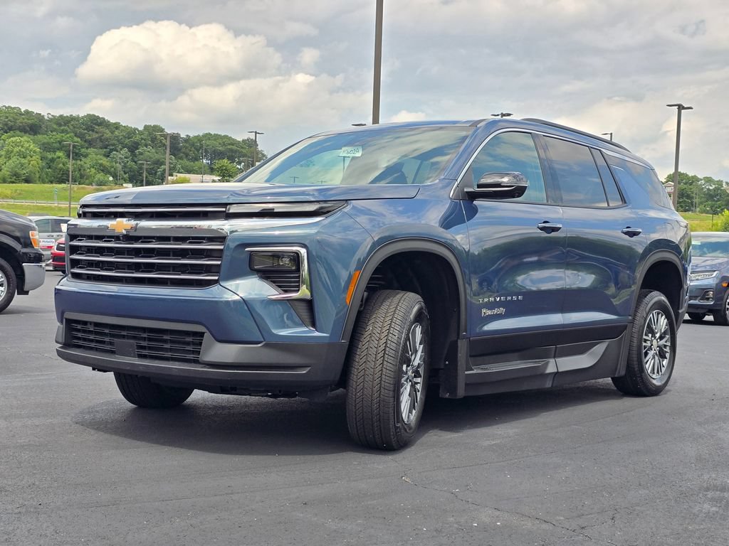 Used 2026 Chevrolet Traverse LT w/ Driver Confidence Package FWD image 4