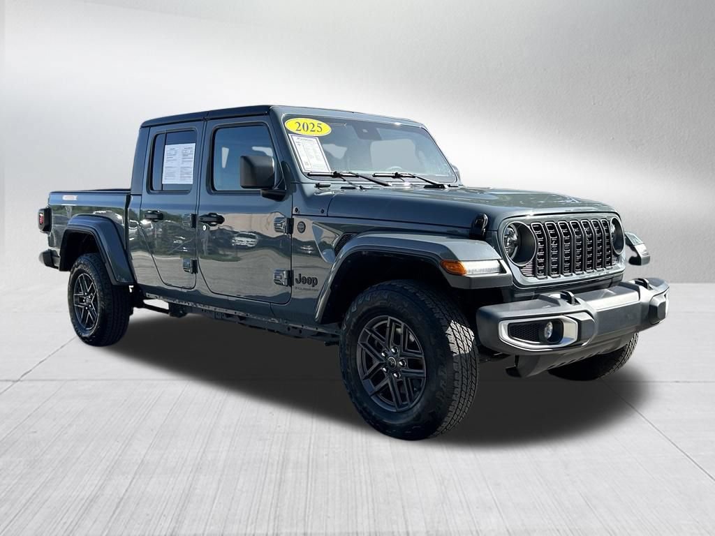 Certified 2025 Jeep Gladiator Sport AWD/4WD image 3