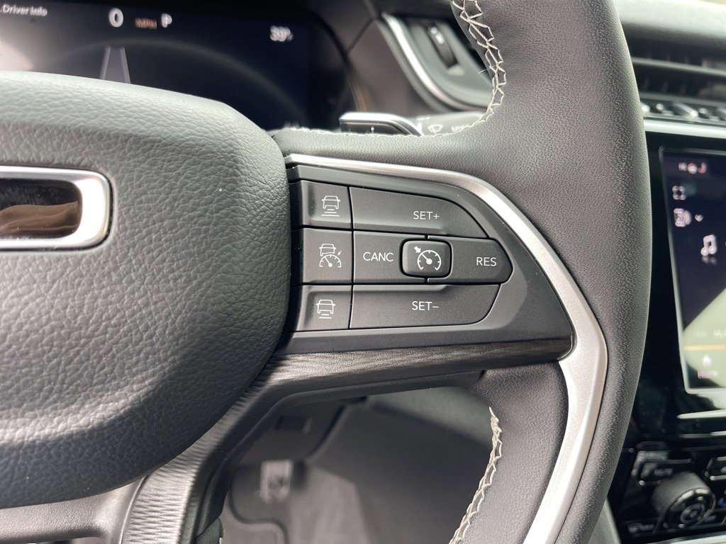 Used 2025 Jeep Grand Cherokee Laredo X w/ Luxury Tech Group I image 18