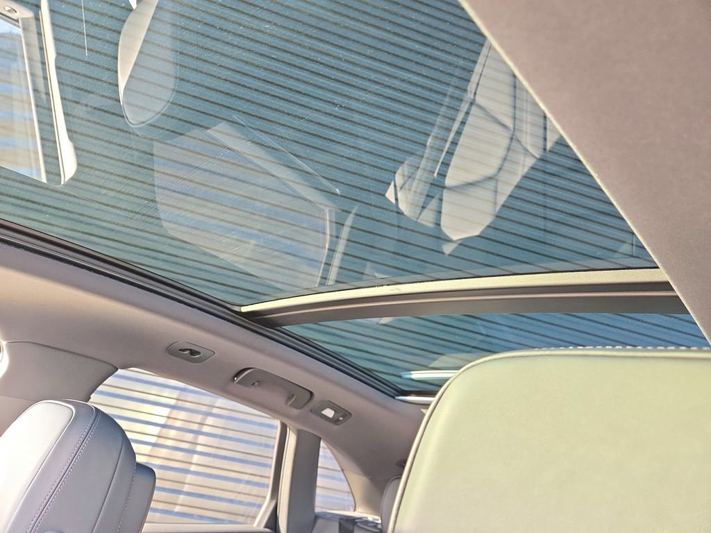 Certified 2025 Porsche Macan image 15