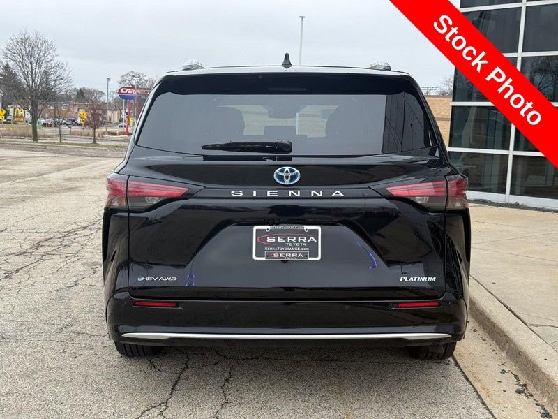 Used 2025 Toyota Sienna Platinum image 4
