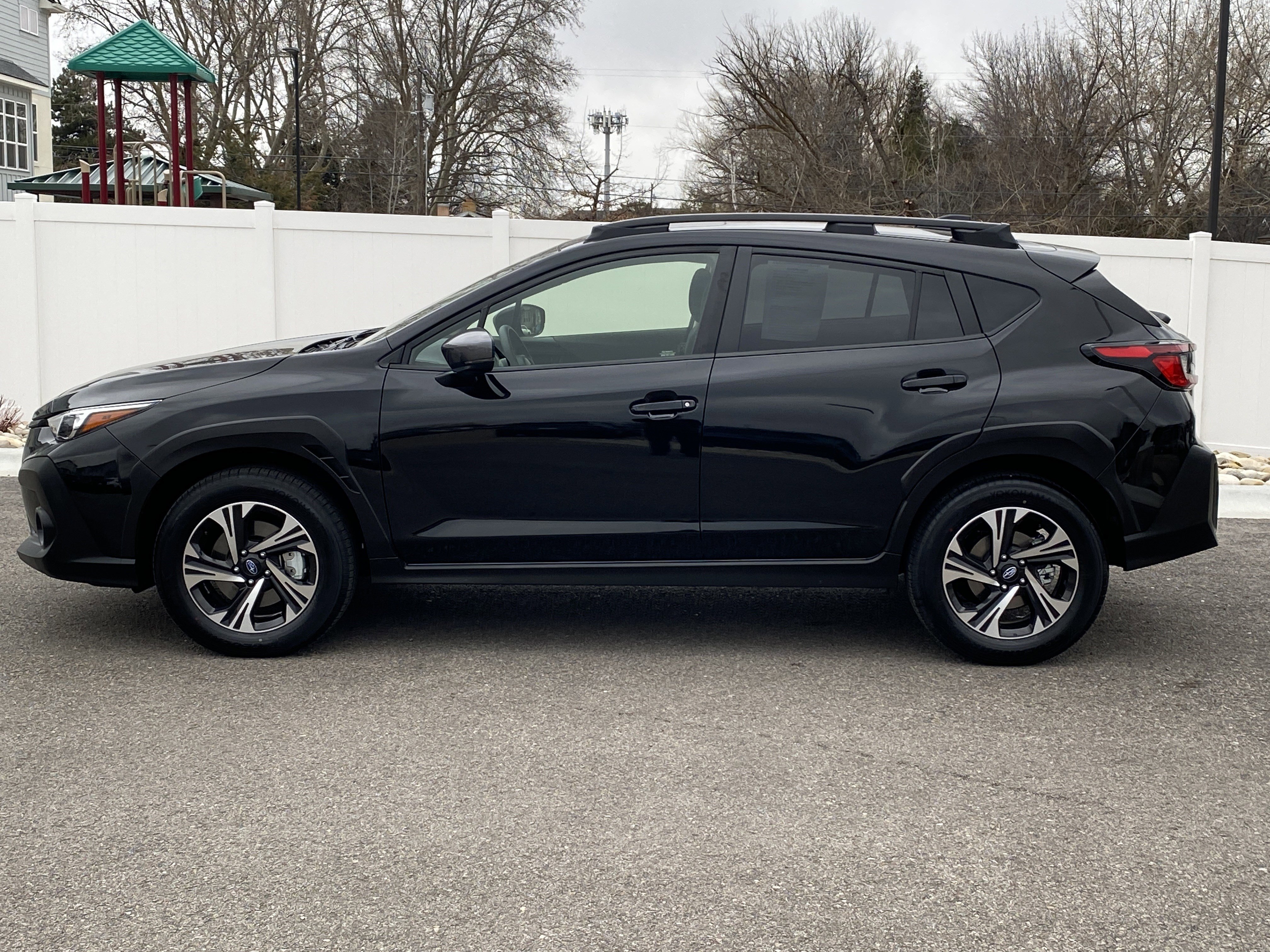Used 2025 Subaru Crosstrek 2.0i Premium image 3