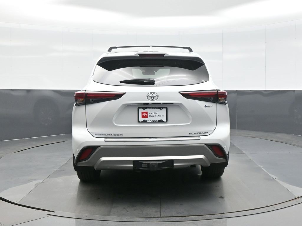 Certified 2025 Toyota Highlander Platinum image 6