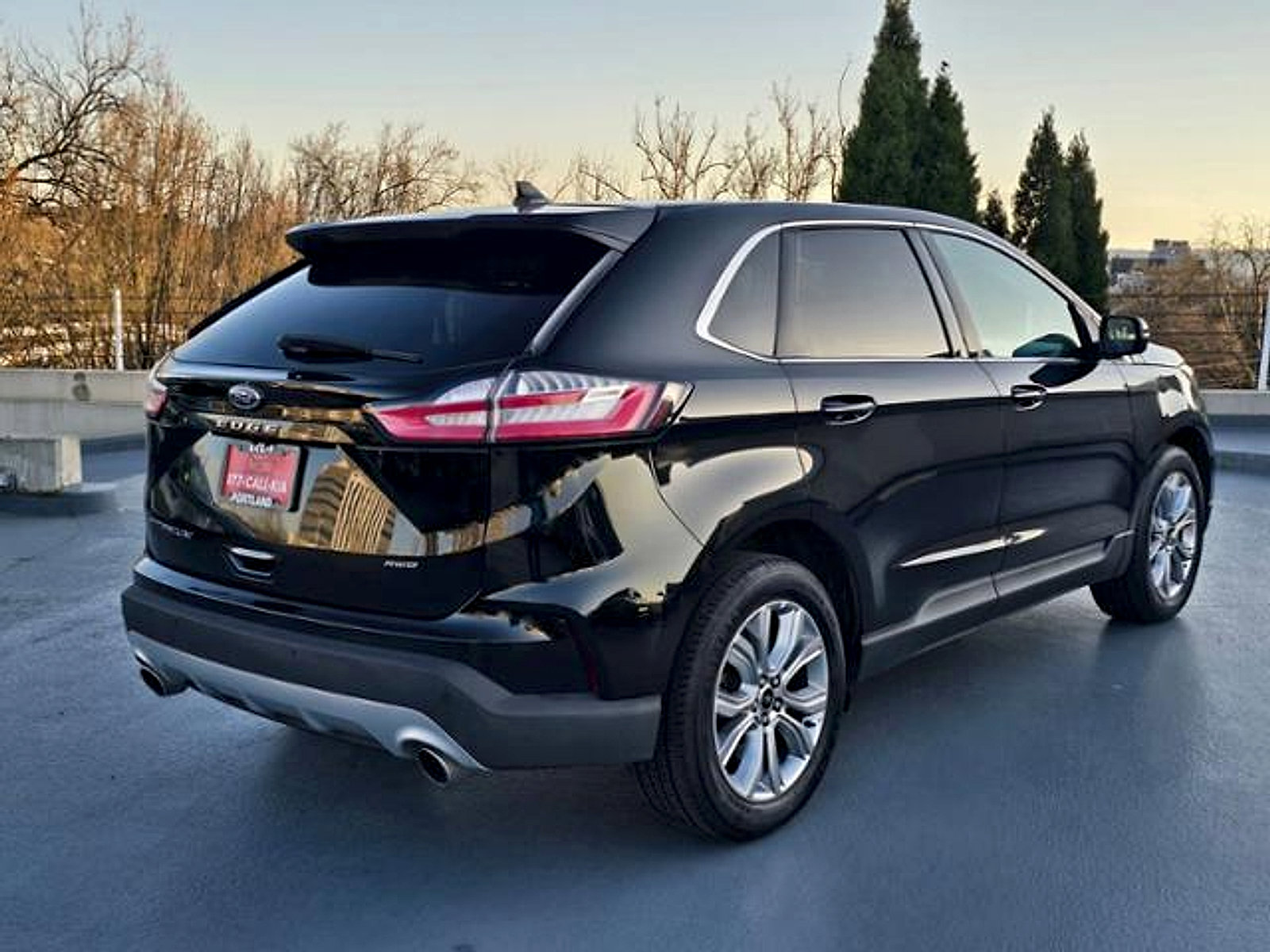 Used 2024 Ford Edge Titanium image 3