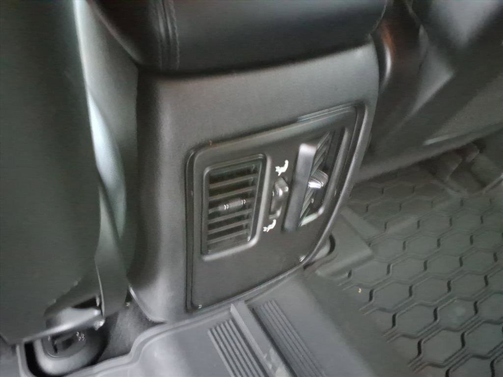 Used 2023 Dodge Durango SXT image 34