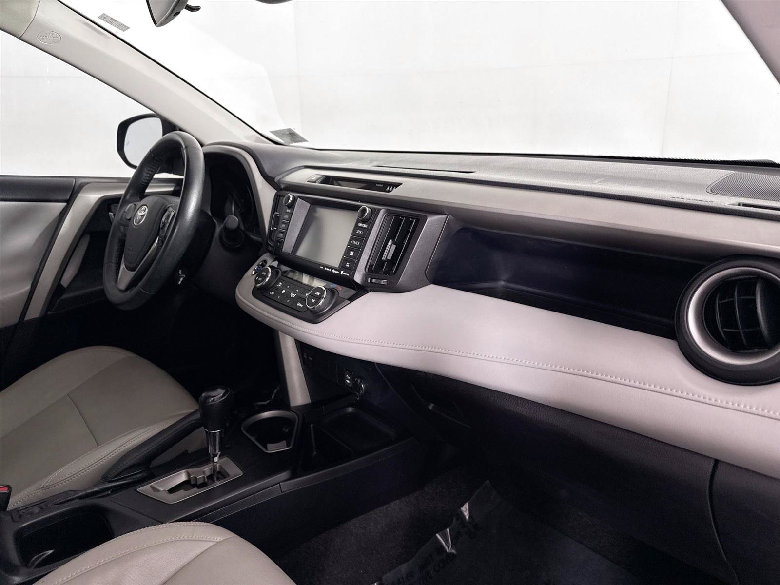 Used 2017 Toyota RAV4 XLE FWD image 41