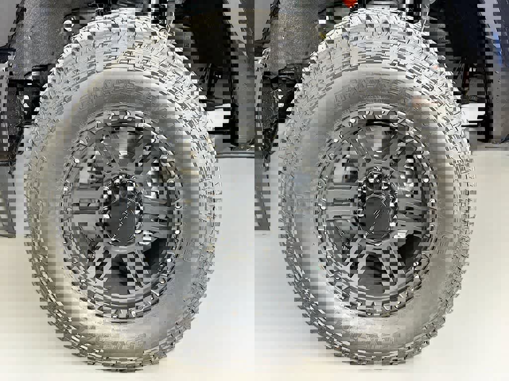 New 2026 Ford F250 Lariat w/ Black Appearance Package image 8