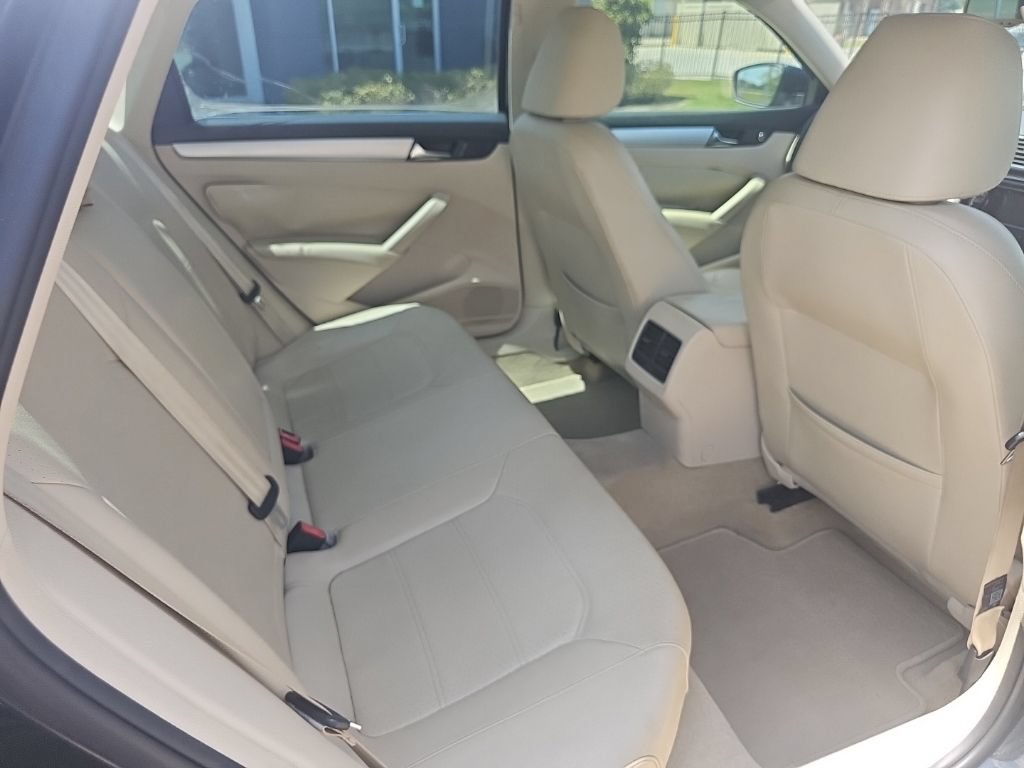 Used 2013 Volkswagen Passat 2.5 SE FWD image 18
