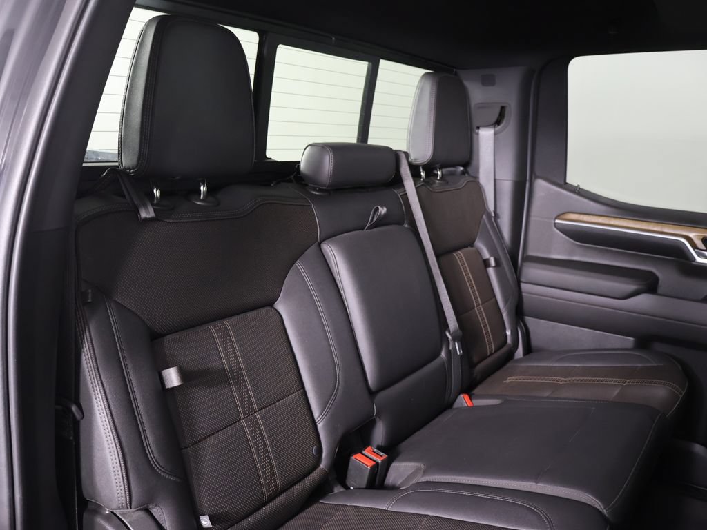 Used 2022 Chevrolet Silverado 1500 High Country w/ High Country Premium Package AWD/4WD image 30